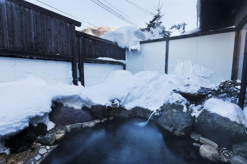 Okada Ryokan Warakutei Takayama  Bagian luar foto