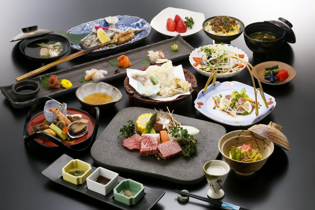 Okada Ryokan Warakutei Takayama  Bagian luar foto