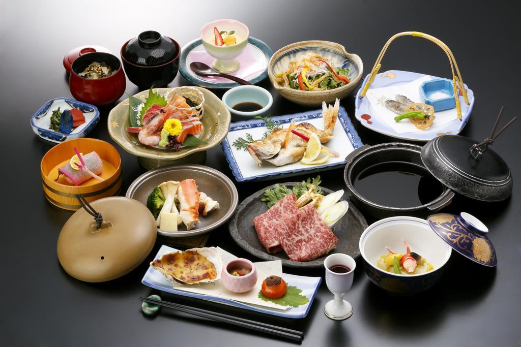 Okada Ryokan Warakutei Takayama  Bagian luar foto
