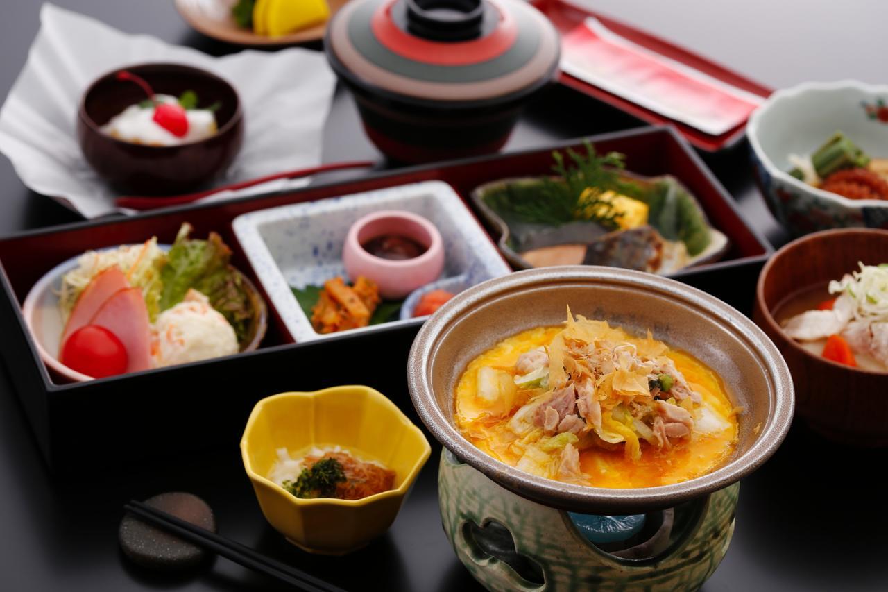 Okada Ryokan Warakutei Takayama  Bagian luar foto