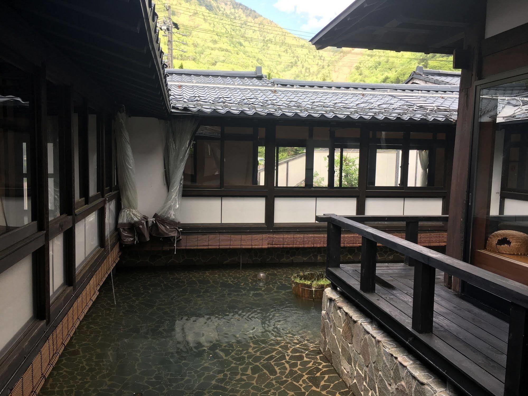 Okada Ryokan Warakutei Takayama  Bagian luar foto