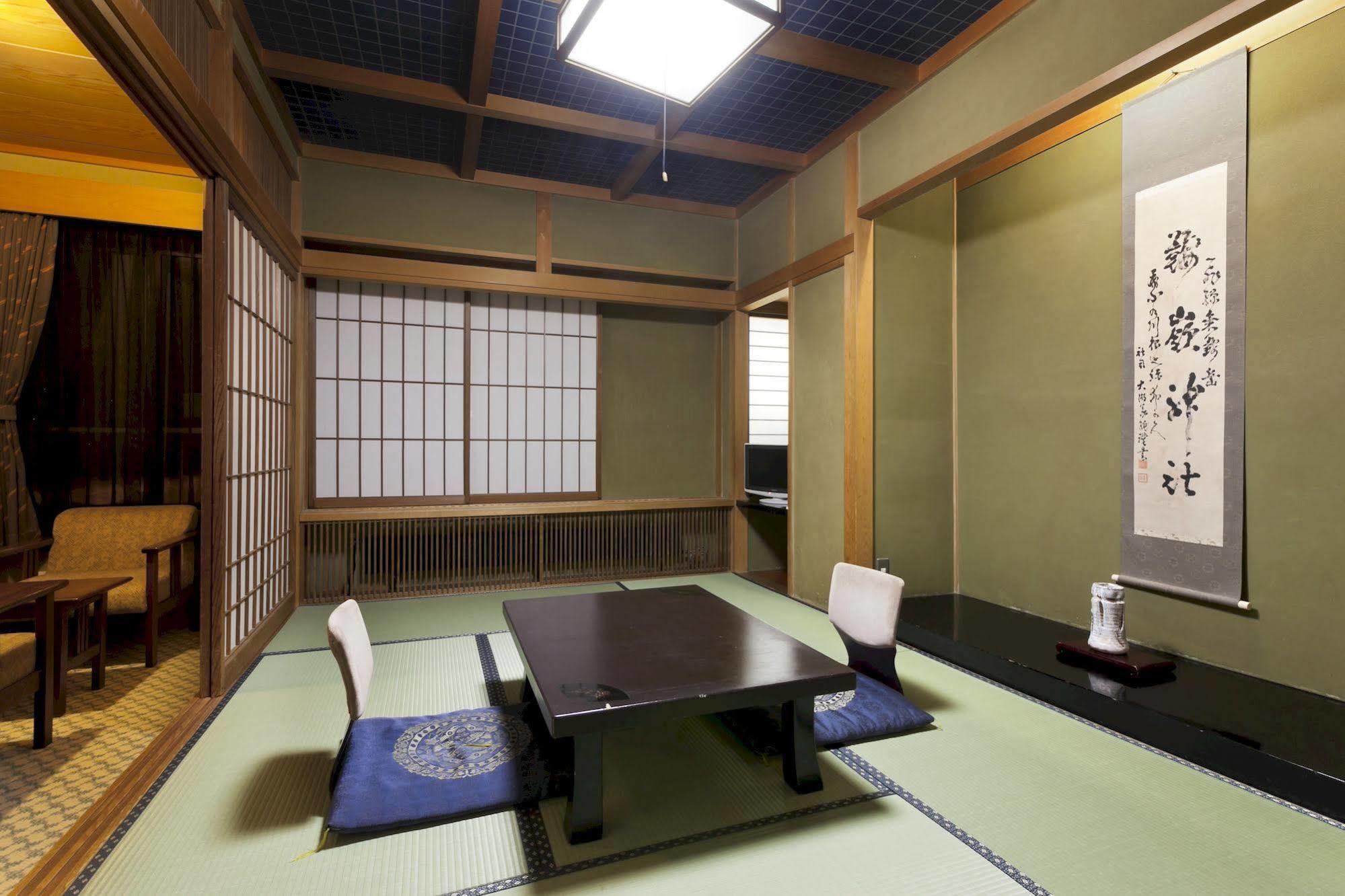 Okada Ryokan Warakutei Takayama  Bagian luar foto