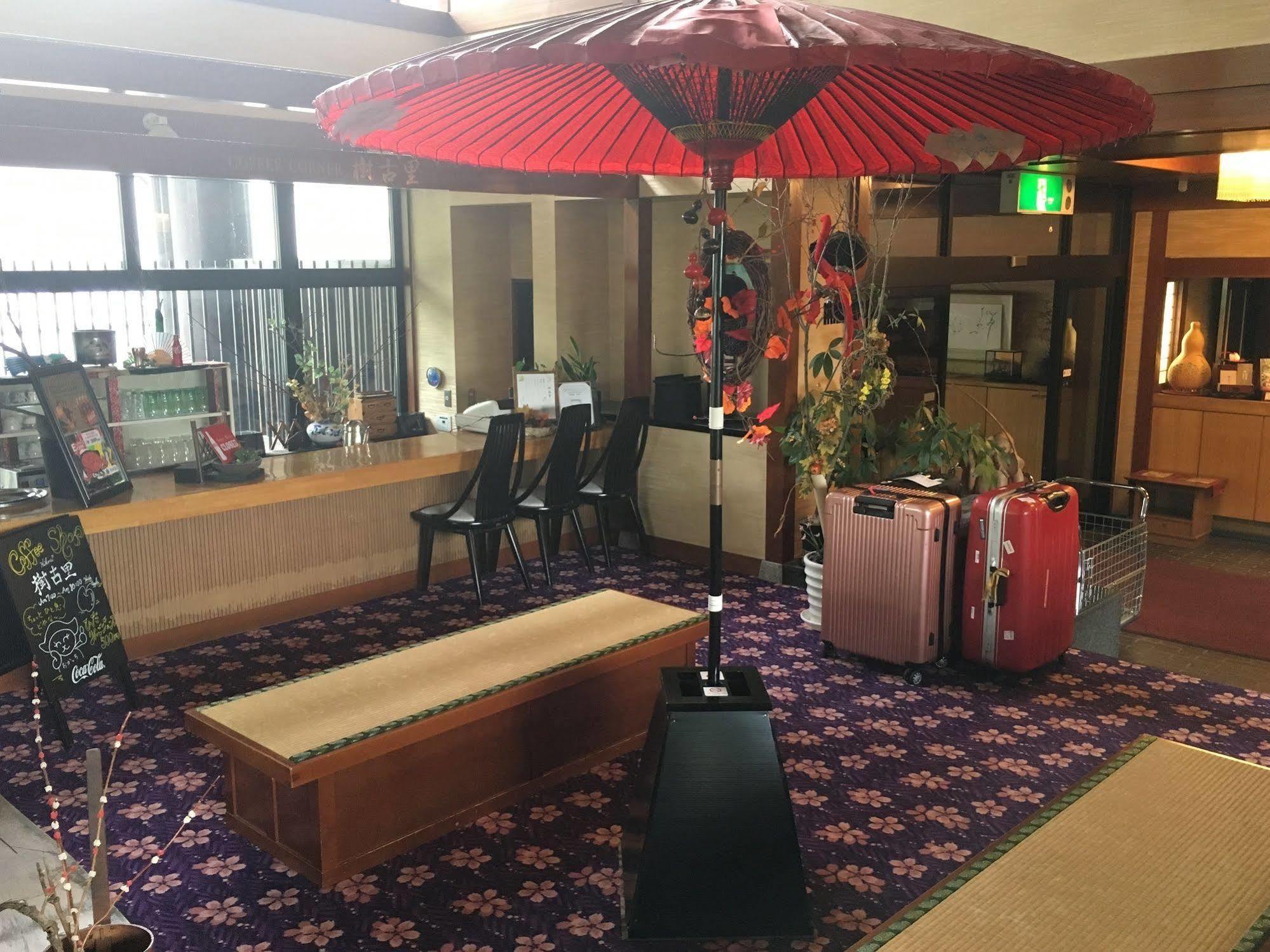 Okada Ryokan Warakutei Takayama  Bagian luar foto