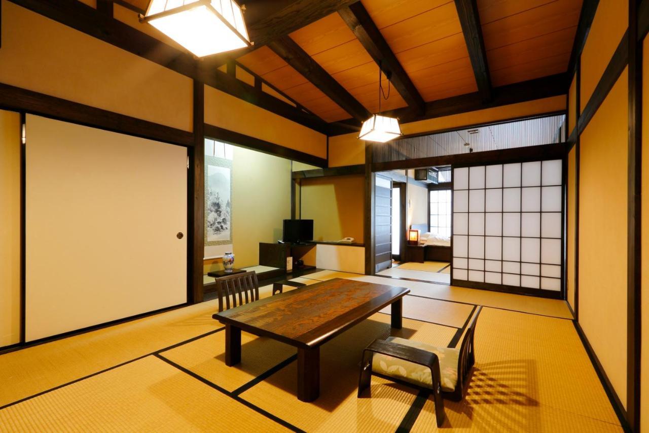 Okada Ryokan Warakutei Takayama  Bagian luar foto