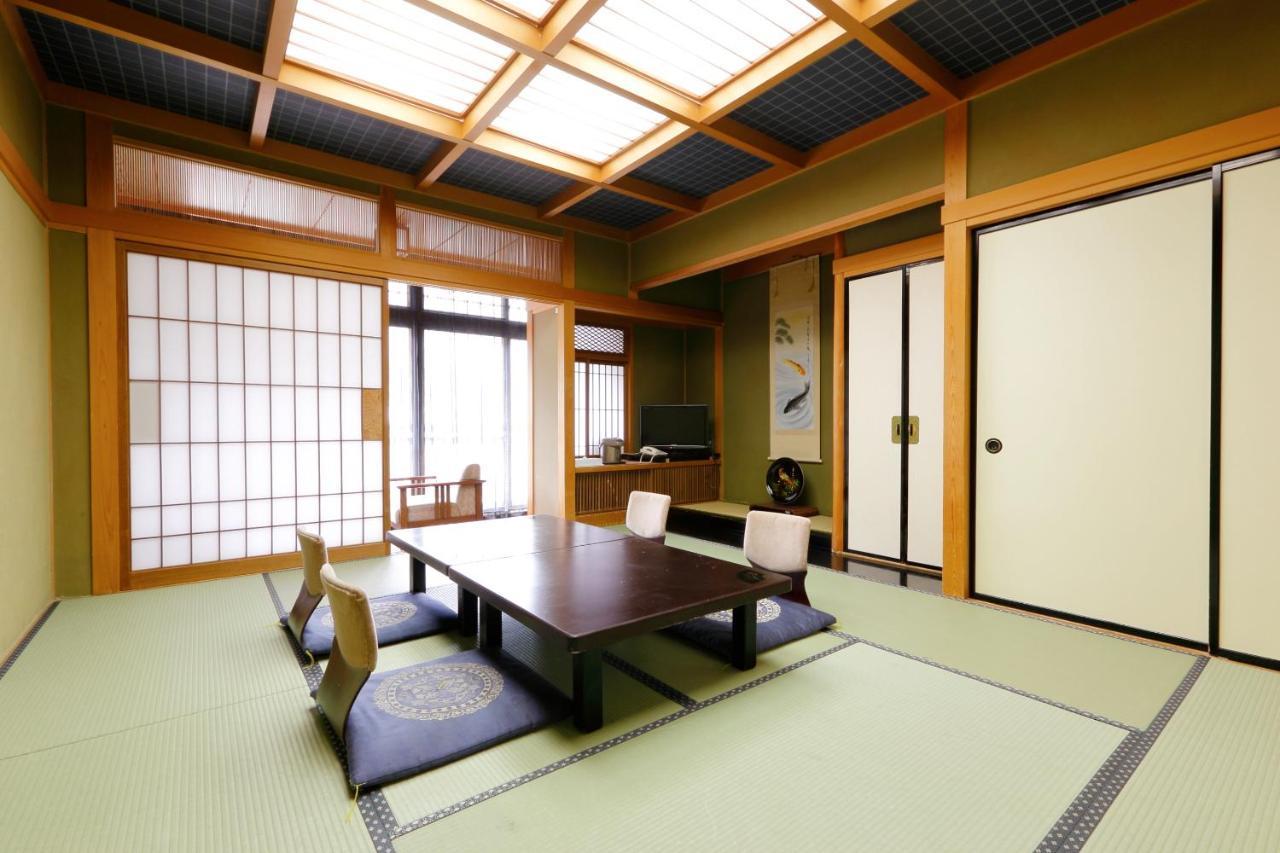 Okada Ryokan Warakutei Takayama  Bagian luar foto