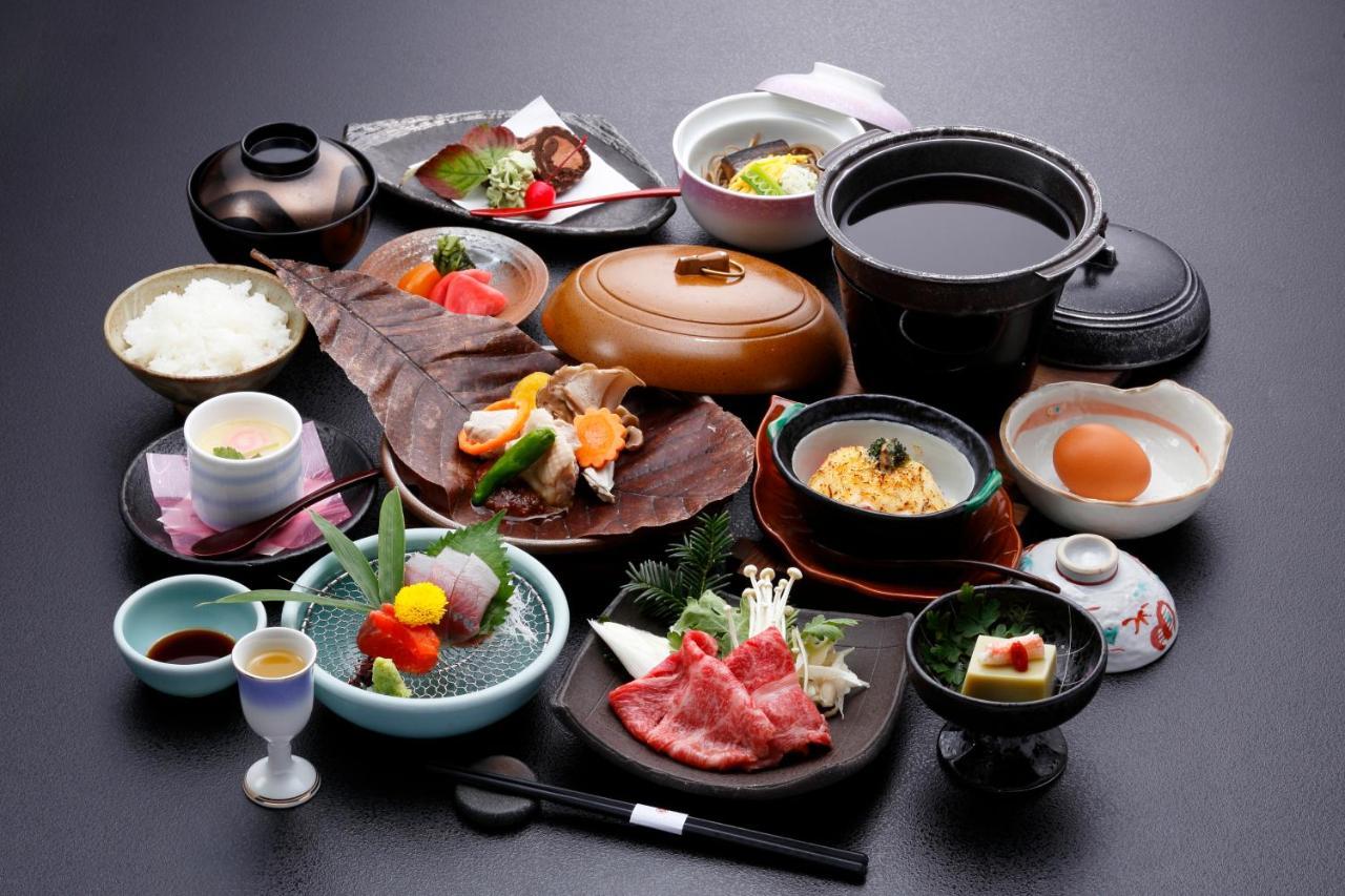 Okada Ryokan Warakutei Takayama  Bagian luar foto