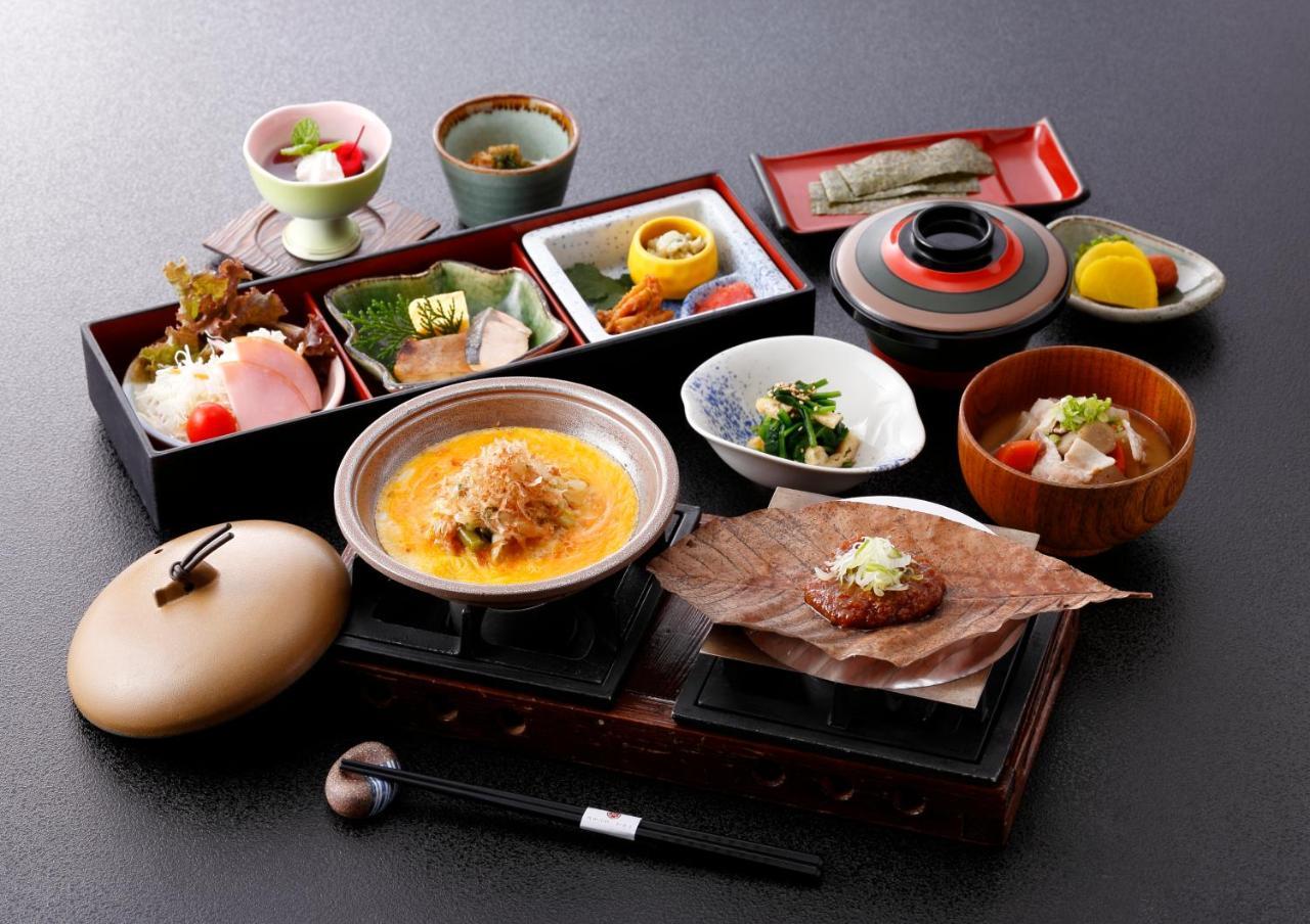 Okada Ryokan Warakutei Takayama  Bagian luar foto