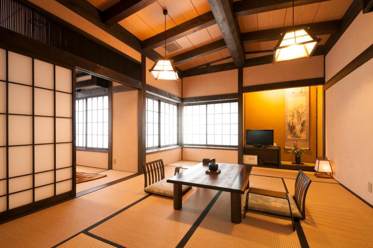 Okada Ryokan Warakutei Takayama  Bagian luar foto