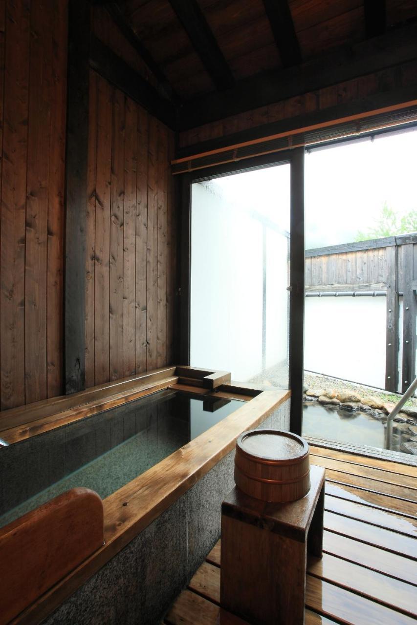 Okada Ryokan Warakutei Takayama  Bagian luar foto