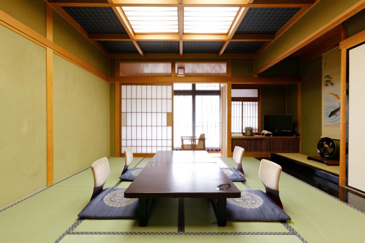 Okada Ryokan Warakutei Takayama  Bagian luar foto