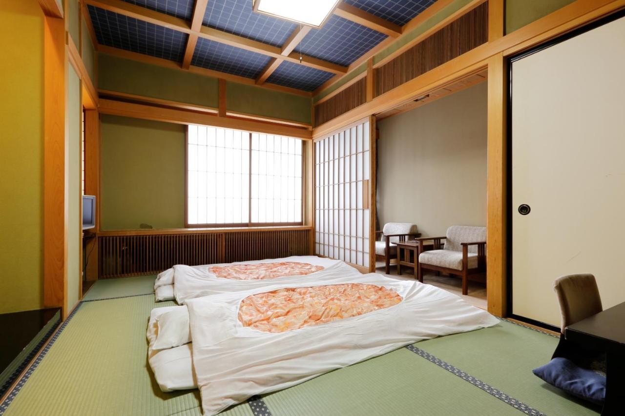 Okada Ryokan Warakutei Takayama  Bagian luar foto