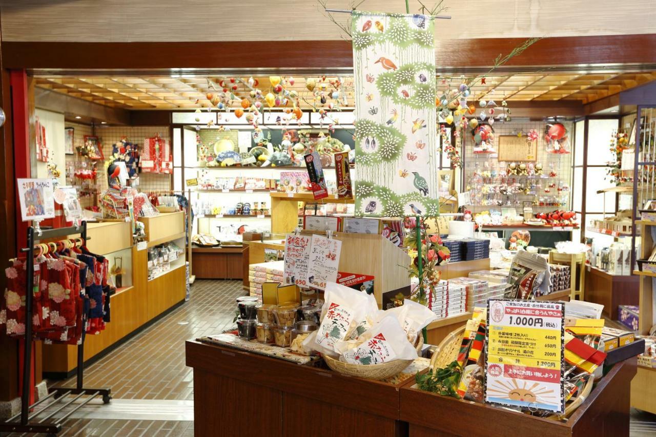 Okada Ryokan Warakutei Takayama  Bagian luar foto