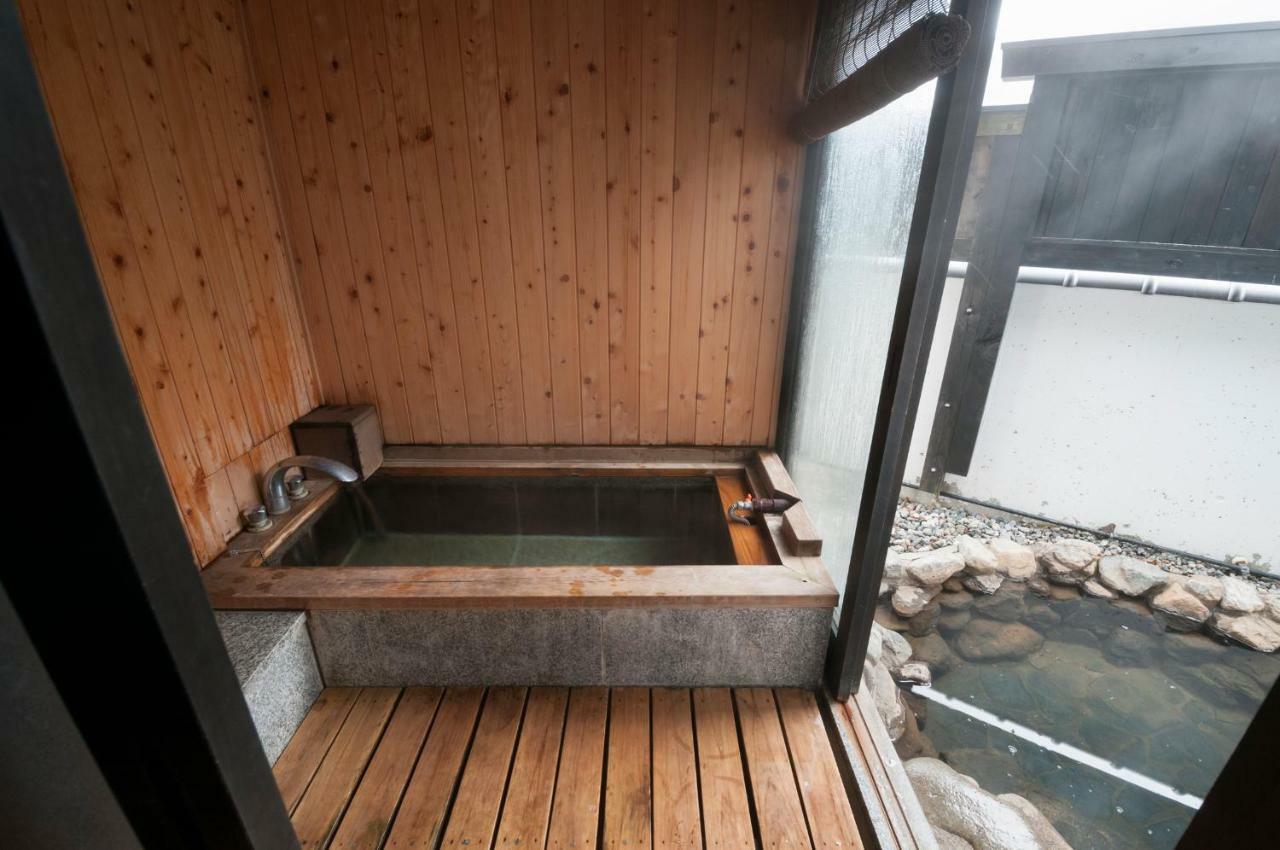 Okada Ryokan Warakutei Takayama  Bagian luar foto